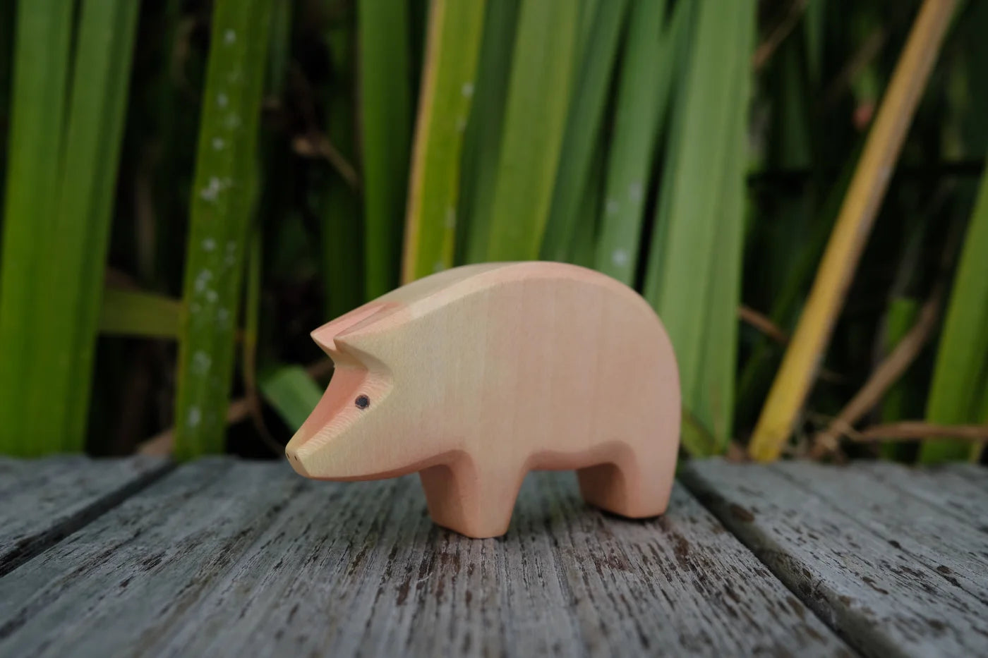 Holzwald Holzfigur Schwein Rüssel unten