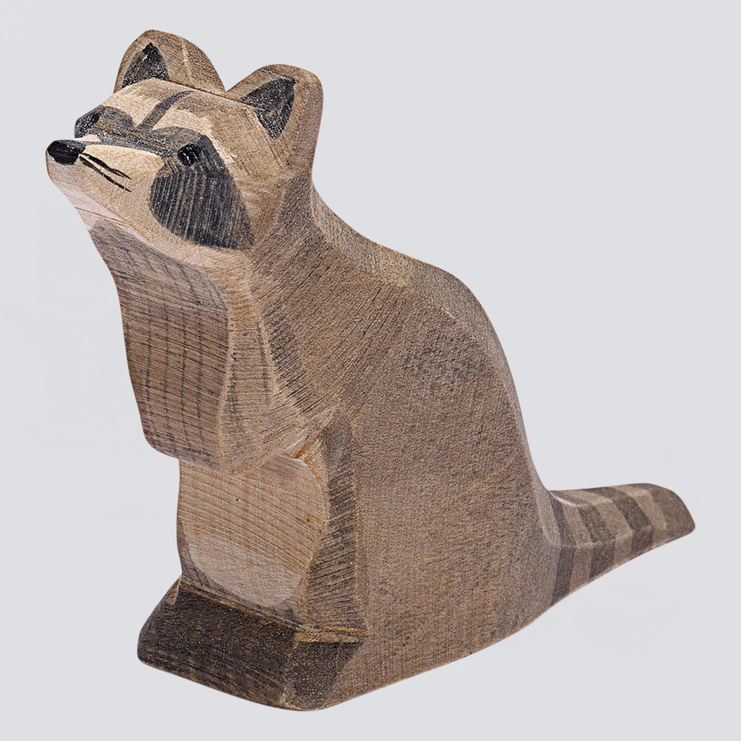 Ostheimer Holzfigur Waschbär sitzend